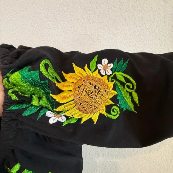 🌻 Sun-Kissed Beauty | Mexican Embroidered Sunflower Peasant Dress - M -Preloved - Picture 15 of 16